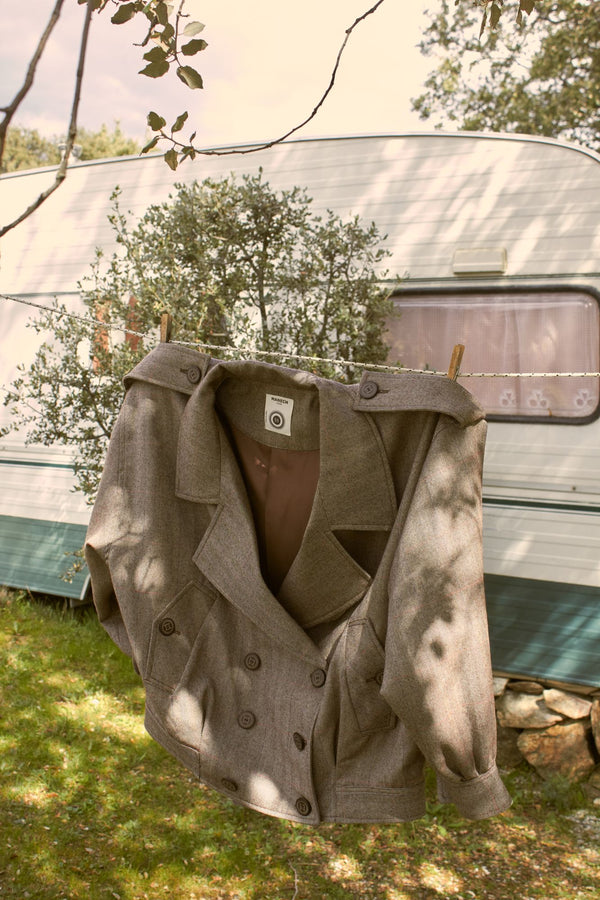 ropa hecha con materiales naturales