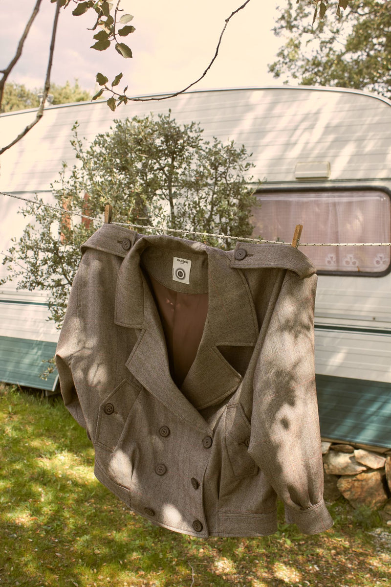 ropa hecha con materiales naturales